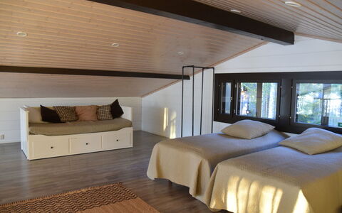 Villa Miestamo: Meubles, Design Intérieur, Sol, Sol, Lit, Bois, Plafond, Pièce, Chambre, Éclairage