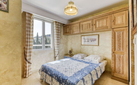 Cavalaire 154: Chambre, Lit, Propriété, Meubles, Pièce, Drap De Lit, Cadre De Lit, Design Intérieur, Plafond, Literie