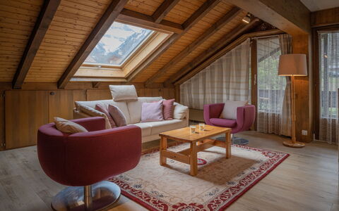 Orion 205: Nuage, Ciel, Propriété, Bâtiment, Arbre, Bois, Chaise, Design Urbain, Mobilier De Jardin, Table