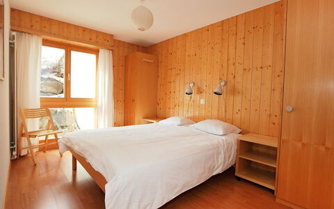 Ovronnaz 505: Meubles, Bâtiment, Propriété, Confort, Cadre De Lit, Bois, Ombre, Orange, Design Intérieur, Lit