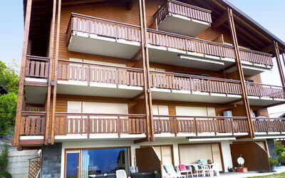 Ovronnaz 505: Plante, Propriété, Ciel, Bâtiment, Fenêtre, Bois, Architecture, Design Urbain, Condominium, Zone Résidentielle