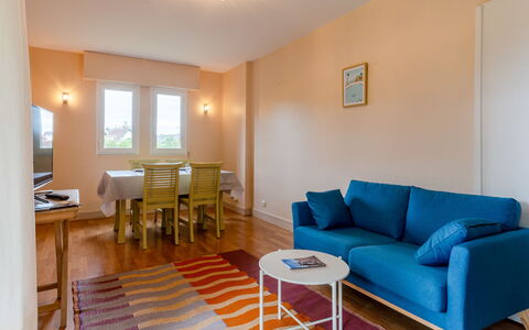 Les Manoirs: Design Intérieur, Sol, Meubles, Sol, Bois, Plafond, Pièce, Canapé, Appartement, Salon