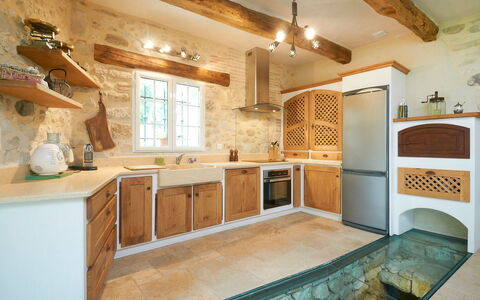 Moulin de Rabine: Propriété, Pièce, Comptoir, Meubles, Bâtiment, Design Intérieur, Cuisine, Cabinetry, Plafond, Sol