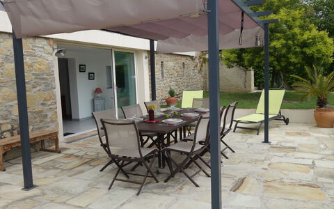Le Mas Line: Meubles, Propriété, Table, Chaise, Plante, Ombre, Bois, Design Intérieur, Tableau De Plein Air, Mobilier De Jardin