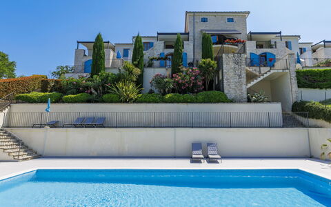 Buje 200: Bleu, Zone Résidentielle, Design Urbain, Biens, Piscine, Aménagement Paysager, Recours, Villa, Jardin, Ombre