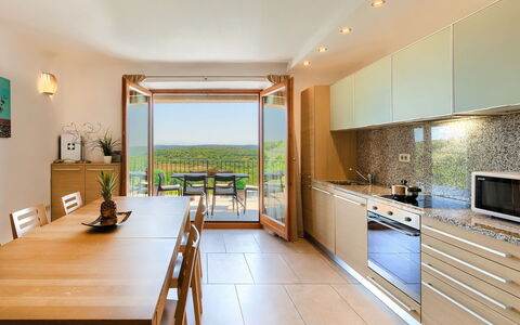 Buje 300: Meubles, Cabinetry, Comptoir, Propriété, Table, Bois, Appareil De Cuisine, Cuisine, Éclairage, Électroménager