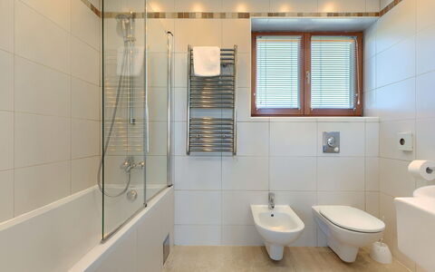 Buje 300: Luminaire Plomberie, Propriété, Tete De Douche, Salle De Bains, Design Intérieur, Panneau De Douche, Architecture, Robinet, Douche
