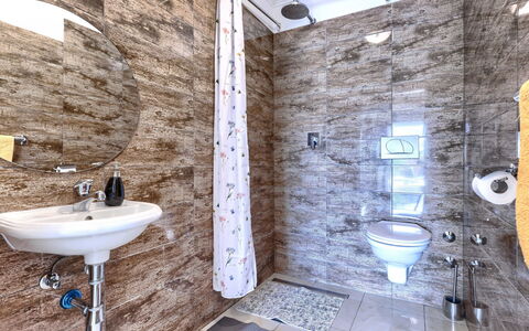 Ve-Ma: Sol, Luminaire Plomberie, Salle De Bains, Sol, Design Intérieur, Plomberie, Lavabo, Toilette, Siège De Toilette, Évier