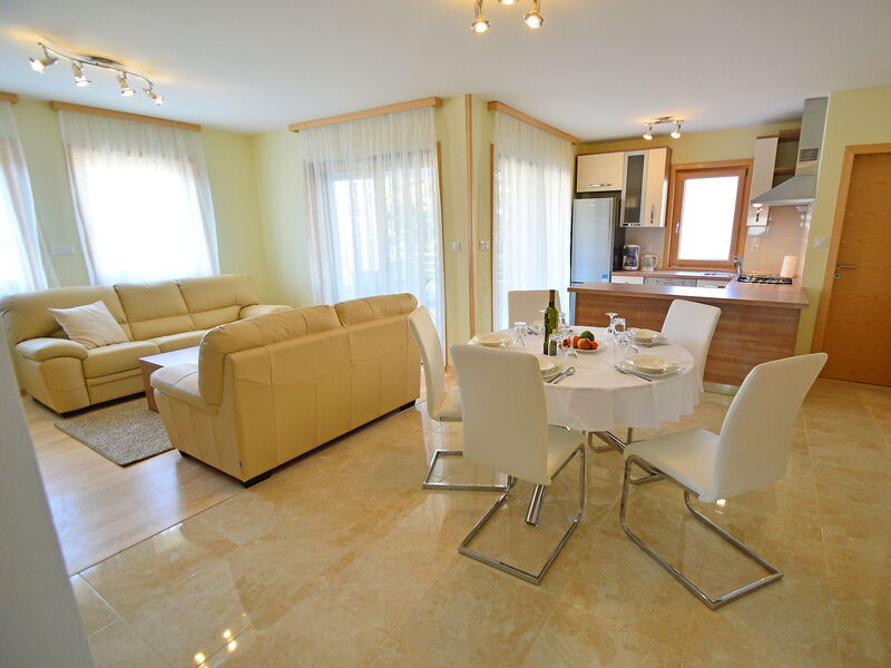 Logement:&nbsp;Barbara 102.2