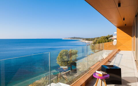 Gloss: Propriété, Bleu, Ciel, Mer, Bleu Azur, Architecture, Balcon, Pièce, Maison, Immobilier