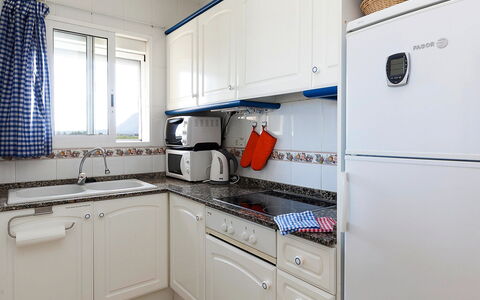 La Marina: Cabinetry, Propriété, Evier, Meubles, Bleu, Appareil De Cuisine, Cuisinière, Cuisine, Fenêtre, Comptoir