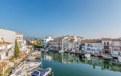 Empuriabrava 515: L'Eau, Ciel, Bâtiment, Propriété, Bateau, Bleu Azur, Fenêtre, Navire, Maison, Design Urbain