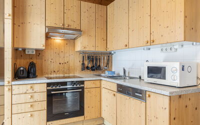 #5 mit 3 Schlafzimmern 160.27: Bois, Cuisine, Cabinetry, Design Intérieur, Principaux Appliance, Comptoir, Appareil De Cuisine, Placard, Tache De Bois, Pièce