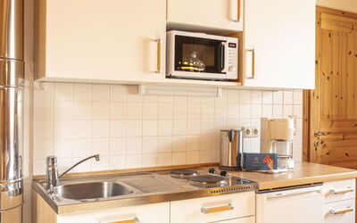 # 34Og für Bis zu 4 Personen 160.31: Appareil De Cuisine, Cuisine, Comptoir, Principaux Appliance, Cabinetry, Bois, Meubles, Évier, Evier, Électroménager