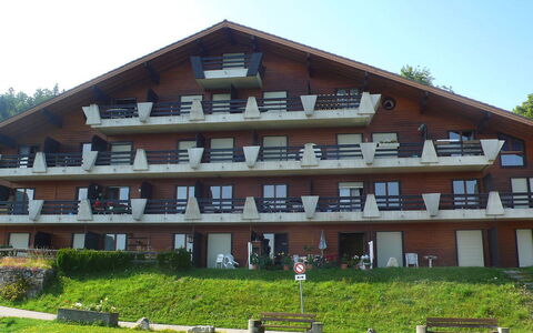 Eridan: Ciel, Bâtiment, Plante, Propriété, Fenêtre, Architecture, Lot Terre, Herbe, Façade, Bois