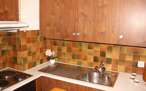 Eridan: Marron, Comptoir, Cabinetry, Robinet, Evier, Luminaire Plomberie, Évier, Propriété, Meubles, Bâtiment