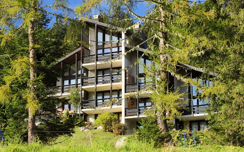 Les Beluardes Bl. 151 2: Plante, Bâtiment, Fenêtre, Arbre, Lot Terre, Ciel, Design Urbain, Chalet, Paysage Naturel, Immobilier