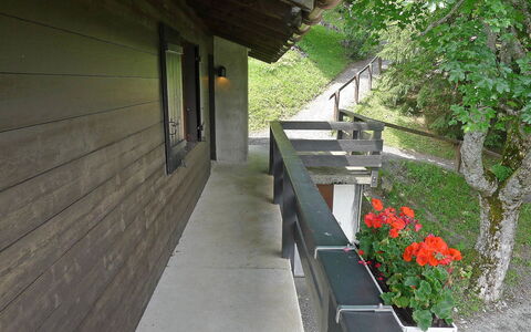 Alpe des Chaux 500: Plante, Propriété, Bâtiment, Fleur, Architecture, Surface De La Route, Bois, Maison, Herbe, Arbre
