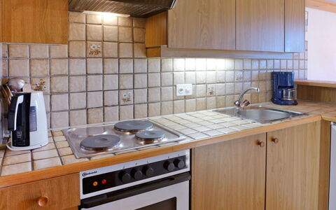 Alpe des Chaux 500: Evier, Cabinetry, Comptoir, Propriété, Évier, Robinet, Cuisinière, Bois, Cuisine, Design Intérieur