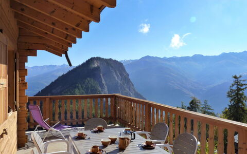 Ardévaz i: Ciel, Montagne, Table, Bois, Nuage, Mobilier De Jardin, Arbre, Ombre, Porche, Loisir