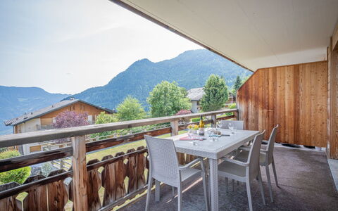 Ovronnaz 800: Ciel, Bâtiment, Propriété, Table, Plante, Montagne, Bois, Design Intérieur, Maison, Arbre