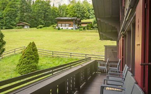 Chalet am Schärm: Plante, Propriété, Bâtiment, Vert, Arbre, Fenêtre, Végétation, Bois, Maison, Ombre
