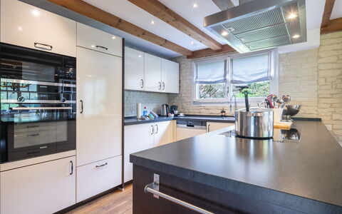 Chalet am Schärm: Bâtiment, Cabinetry, Propriété, Comptoir, Meubles, Plante, Appareil De Cuisine, Cuisine, Design Intérieur, Table