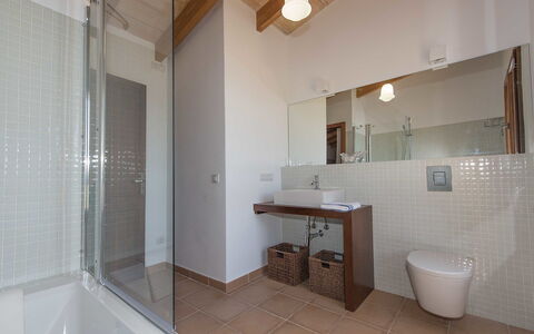 Cas Ciutada: Salle De Bains, Propriété, Pièce, Bâtiment, Design Intérieur, Immobilier, Maison, Tuile, Architecture, Sol