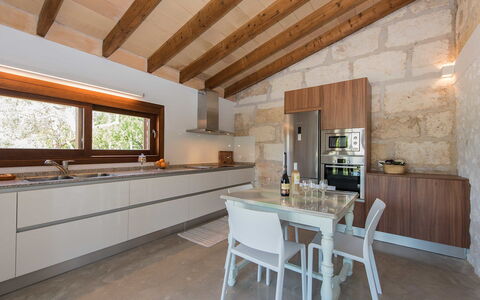 Cas Ciutada: Pièce, Propriété, Bâtiment, Meubles, Design Intérieur, Plafond, Faisceau, Sol, Comptoir, Maison