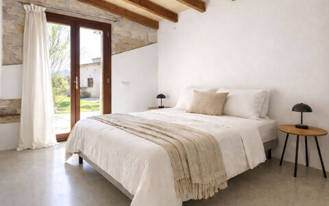Cas Ciutada: Mur, Chambre, Bois, Sol, Sol, Lit, Design Intérieur, Linge, Drap De Lit, Plafond
