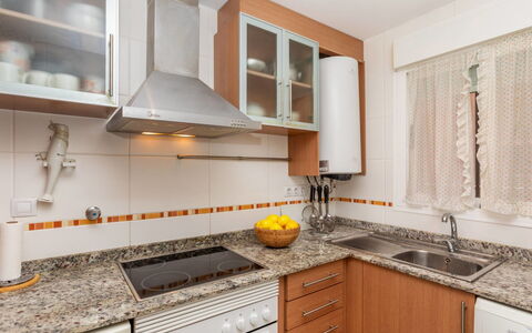 Jardines del Mar i: Cuisine, Appareil De Cuisine, Comptoir, Principaux Appliance, Cabinetry, Evier, Design Intérieur, Bois, Sol, Cuisinière