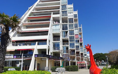 La Tour Fenestrelle: Bâtiment, Plante, Ciel, Propriété, Arbre, Architecture, Design Urbain, Loisir, Condominium, Bloc Tour