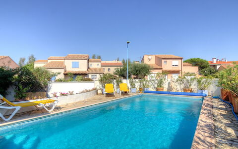 Villa Thiers: L'Eau, Ciel, Plante, Bâtiment, Propriété, Piscine, Bleu, Bleu Azur, Maison, Plan D'Eau