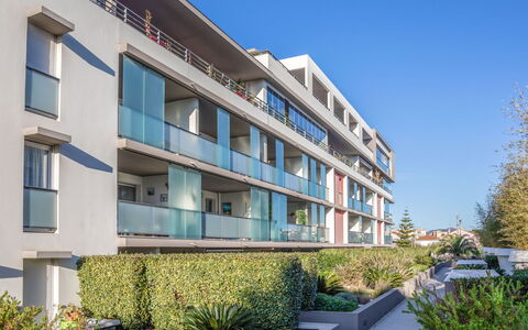 Fréjus 184: Ciel, Plante, Bâtiment, Propriété, Fenêtre, Architecture, Condominium, Design Urbain, Bloc Tour, Zone Résidentielle