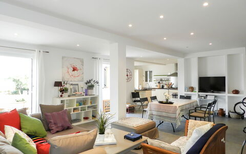 Fidiamare: Salon, Meubles, Pièce, Propriété, Design Intérieur, Blanc, Plafond, Bâtiment, Table Basse, Table