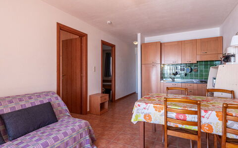 Casa Vecchi: Meubles, Table, Bâtiment, Bois, Cabinetry, Fenêtre, Confort, Sol, Sol