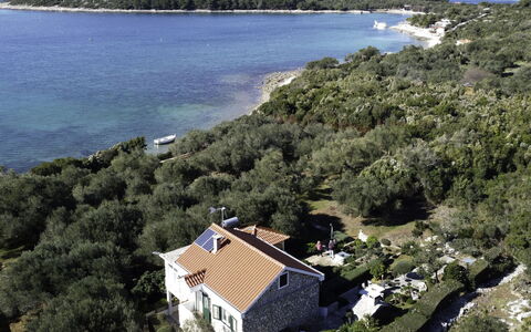 Franka: L'Eau, Ressources En Eau, Propriété, Ciel, Bâtiment, Bleu Azur, La Nature, Arbre, Végétation, Cotiers Et Relief Océaniques