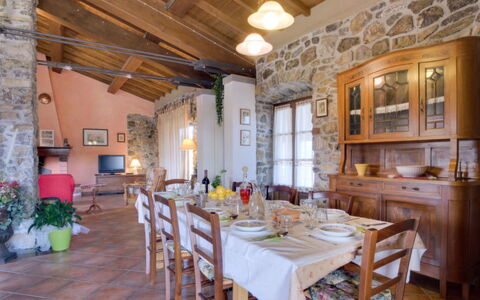 La Fenice: Propriété, Bâtiment, Pièce, Design Intérieur, Meubles, Maison, Table, Immobilier, Plafond, Biens