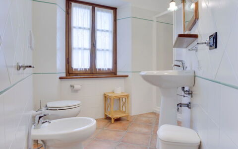 La Fenice: Salle De Bains, Propriété, Pièce, Design Intérieur, Luminaire Plomberie, Tuile, Sol, Mur, Bâtiment, Architecture