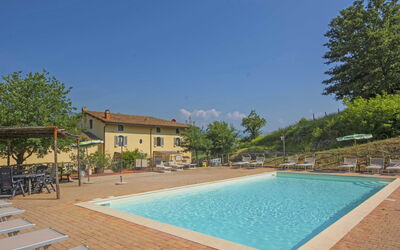 Montecatini Terme 810: Piscine, Propriété, Immobilier, Maison, Vacances, Bâtiment, Domicile, Loisir, Été, Recours
