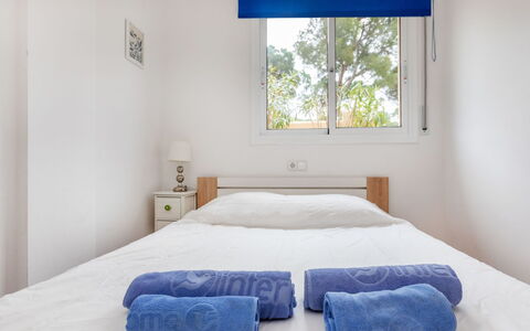 Michele: Chambre, Lit, Design Intérieur, Bois, Drap De Lit, Meubles, Literie, Textile, Sol, Linge