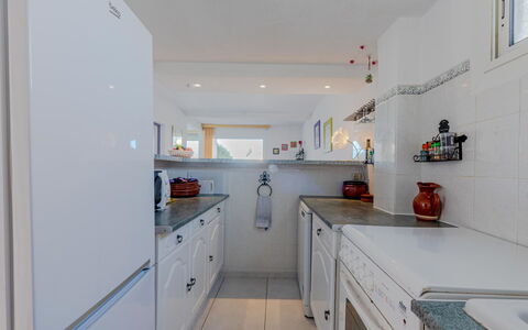 Nautica: Cabinetry, Comptoir, Meubles, Cuisine, Évier, Design Intérieur, Bâtiment, Sol, Tiroir, Sol
