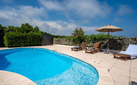 Les 4 Vents: L'Eau, Ciel, Nuage, Piscine, Plante, Bleu, Bleu Azur, Mobilier De Jardin, Ombre, Loisir