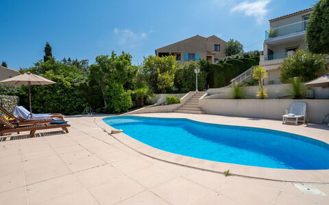 Les 4 Vents: L'Eau, Nuage, Ciel, Propriété, Plante, Piscine, Bâtiment, Bleu Azur, Mobilier De Jardin, Ombre