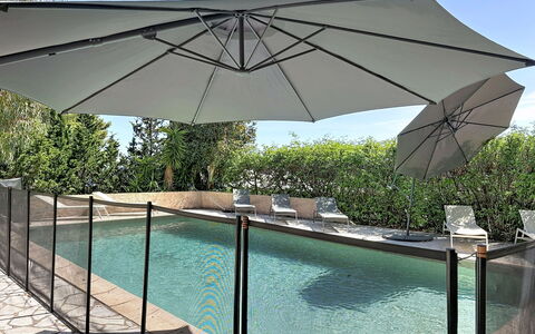 La Galandière: Mobilier De Jardin, Parapluie, Piscine, Ombre, Tableau De Plein Air, Chaise, Balancelle, Patio, Plante D'Appartement, Conception