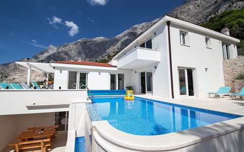 Prestige: L'Eau, Ciel, Nuage, Bâtiment, Propriété, Montagne, Meubles, Blanc, Bleu, Bleu Azur