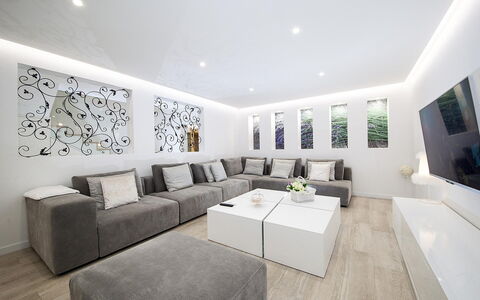 Prestige: Cadre, Canapé, Meubles, Propriété, Confort, Design Intérieur, Salon, Maison, Bâtiment, Table