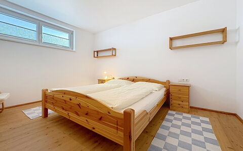Linnehan: Lit, Chambre, Design Intérieur, Sol, Literie, Bois, Sol, Drap De Lit, Pièce, Plafond