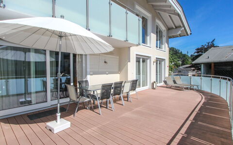 Linnehan: Ciel, Propriété, Meubles, Chaise, Ombre, Design Intérieur, Bâtiment, Bois, Mobilier De Jardin, Fenêtre