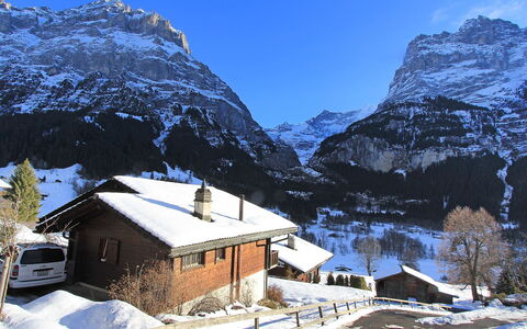 Chalet Almisräba: Ciel, Neige, Montagne, Bâtiment, Fenêtre, Pente, Maison, Paysage Naturel, Gelé, Montagnes Relief